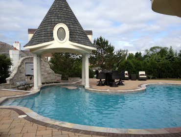 Outdoor Kitchen and Bar