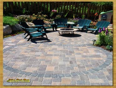 Authentic Yellow Brick Patios When it comes to Mpls./St. Paul patios nothing outperforms pavers. When it comes to installing
paver patios in Minneapoli