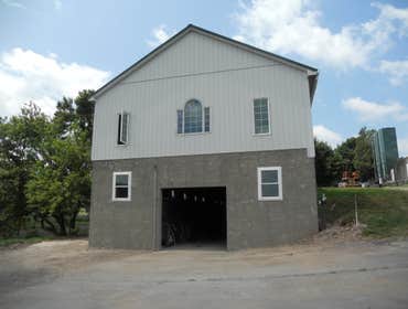 Nancy Meirniki Ringtown pa (Amity Acres Farm) Nancy's barn was hit by a tornado and had very bad damage!
in the pictures you will see Nancys barn in a