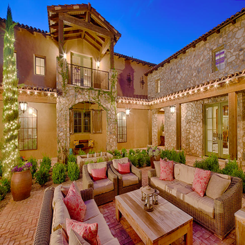 Argue Custom Homes - Building the finest homes in the finest neighborhoods Nearly two decades ago, Argue Custom Homes entered the Valley's homebuilding