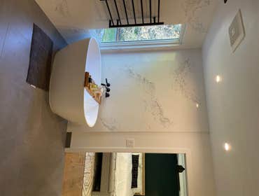 Freestanding tub
