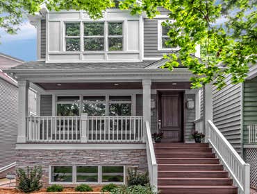 3635 Seeley New Construction - 3635 N Seeley
Located on a quiet one-way, tree lined street in Roscoe Village. This new construction 5 bedroom, 4.5 ba