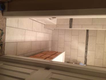 Up Stairs Bathroom Tile Beutiful Desing of tile on the ground and wall all around.