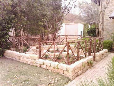 Hill Fence Company Project 1 Welcome, at Hill Fence Company we have the experience and expertise to make your project one you will be proud of. We prid
