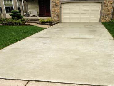Driveways You don’t have to settle for your old cracked driveway. G&B Construction can break and remove your old driveway and install a new concrete dr