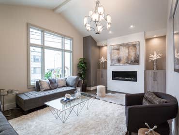 Living room with a gas firepla