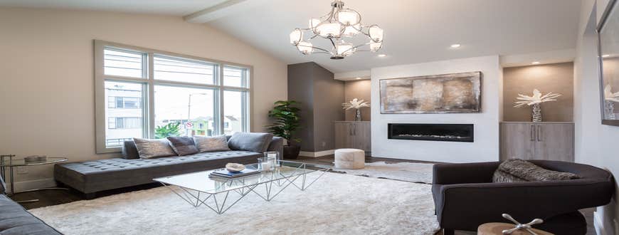 Living room with a gas firepla