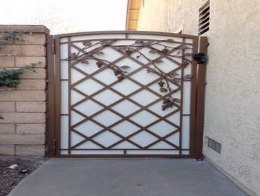 Side Gate