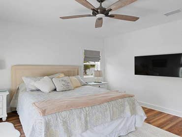 Bells River Residence Nestled in the serene Waterman’s Bluff in Yulee, FL, this exquisite home offers 3,046 sq ft of living space, expanding to a total