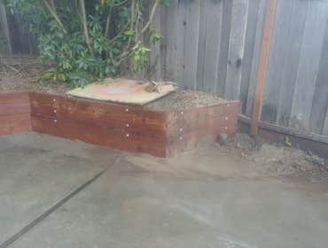 Retaining wall in Scotts Valley Retaining wall in Scotts Valley.
On this project our team did the following:
demolished pre-existing retaining wall;
ex