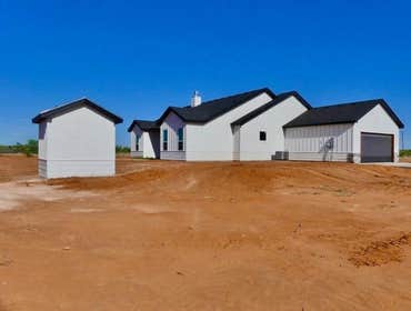 3000 Farmhouse