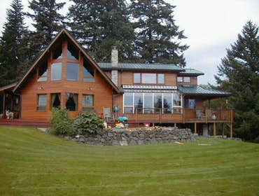 Lindall Home Gales Creek, Oregon This Beautiful Lindall Home was finished using a 3 part stain system to achieve it's rich lustre.