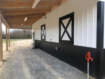 4-Stall Horse Barn This is a classic, 4-stall equestrian building. The dimensions are 36’x36’x10’, with two 10’ wide lean-tos. The stalls are 12’x12’, 