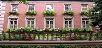 Urban Specializing in high-end residential projects, our clients vary in location from the urban center.