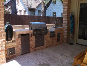 Outdoor Kitchens & Living Areas