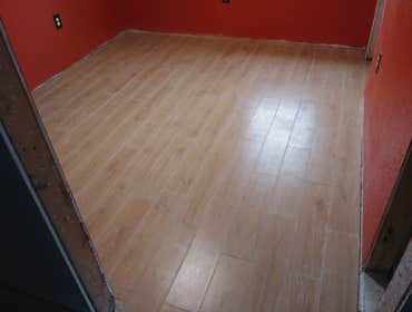 100ft² bedroom
