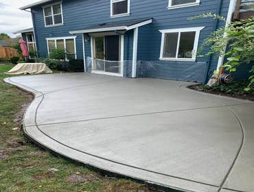 Concrete Patio with Curved Countour