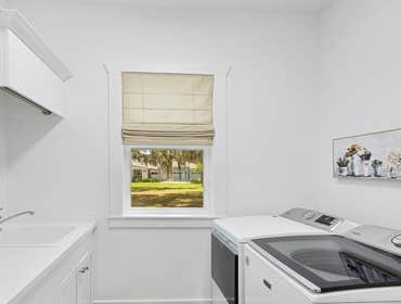 Bells River Residence Nestled in the serene Waterman’s Bluff in Yulee, FL, this exquisite home offers 3,046 sq ft of living space, expanding to a total
