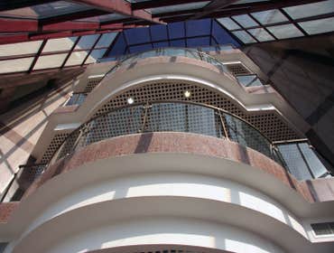 Cherinski 156,000 sqft Commercial
Ground floor display area & lobby 25,000 sqft
Four floors high-tech commercial space 99,000 sqft
One undergrou