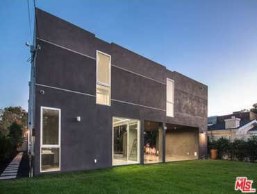 Appleton Over 6000 sqft for this single family dwelling located in Venice