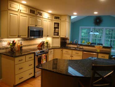 Kitchen Remodel This kitchen was updated with additional custom made cabinets to compliment the existing cabinets while increasing storage, utilizing u