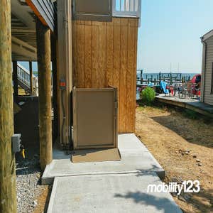 Wheelchair Lift (VPL)