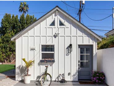Hancock park -Detached ADU Check out this stunning garage conversion.