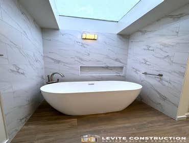 West Seattle Primary Bathroom Remodel ✨Indulge in the luxury you deserve with our primary bathroom remodel in West Seattle.✨
Experience the epitome of