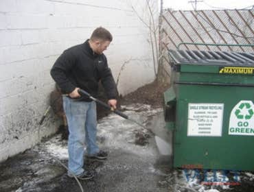 General Washing We offer a variety of property cleaning services. Here are some pictures of us in action.