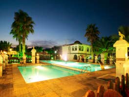 Austin Pool Company Austin pool builder, Austin outdoor kitchens, outdoor living spaces, custom deck building, pool renovations, pool liner replacemen