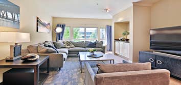 Kirkland Condo Selected, purchased, and installed all furnishings, art, lighting, accessories, bedding, and rugs.