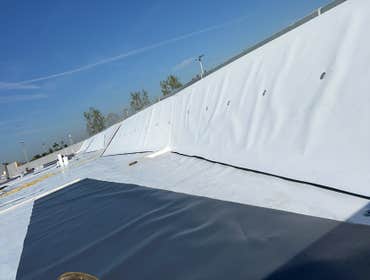 TPO walls installation with plates