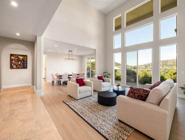 Calabasas - Alta Tupelo - Complete house Remodel In this project we renovated the complete house, kitchen, 2 bathrooms, flooring, baseboards, plumbing,