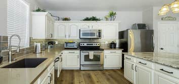 Sun City Kitchen Remodel This Kitchen Remodel was comleted in 2018 for clients in the Sun City area. It features cabinet refinishing, all new laminate 