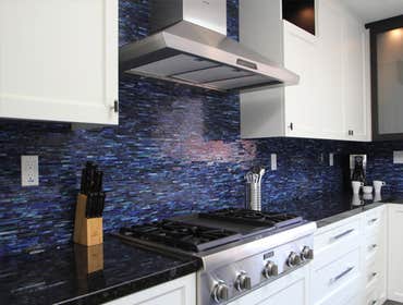 KITCHEN DESIGNS AND REMODELS