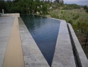 Contemporary and Infinity Pool Project in Los Angeles