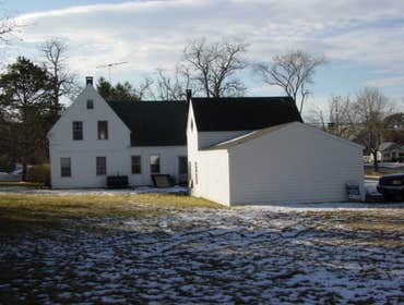 Doug Williams Custom Building Photos 222 Pine Street Remodell from 1500 sft Antique Farm House
3 Bed, 4 bath, 2 kitchens 3 car garage, media room. See 
