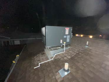Photos by RK Mechanical Air Services Inc. #4 Scope of work
Rooftop Packaged Unit Installation
Crane service
Electric Heat Pump 13.4 SEER2, Single Stage