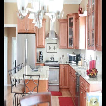 East Greenwich, RI 3200 st ft colonial 3200 sq ft 3 Bedroom hip roof colonial in prime area of East Greenwich, RI.