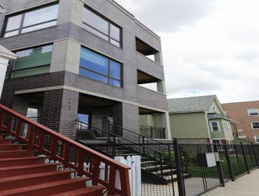 W Diversey Pkwy Home