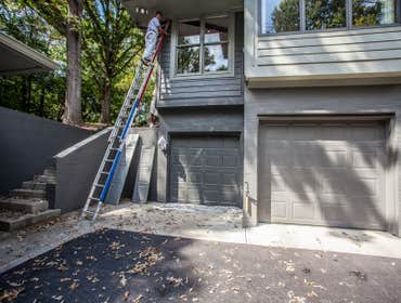 CUSTOM COLORS PAINTING COMPANY