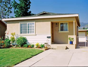HOMES BY GEORGE The following pictures showcase work of George Vosahlo in San Fernando Valley. George delivers exquisite craftsmanship, lush green land