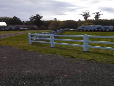 white vinyl (3 rail)