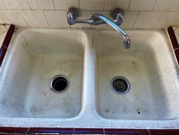 Special kitchen sink @Repair Use under mount sink and adjusted to over mount sink.