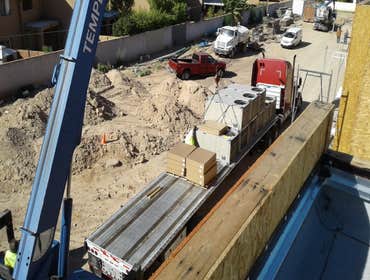 Lifting rooftop units