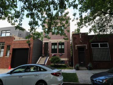 W Barry Ave Home