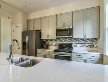 Spec House — Hub 3