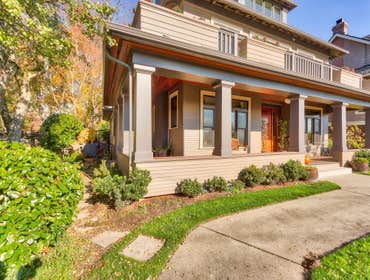 Classic Queen Anne Seattle is filled with many incredible areas and historic neighborhoods all around the city. One such area is Queen Anne’s Hill know