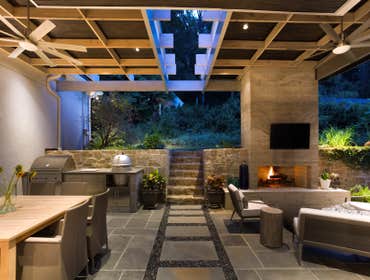 Contemporary Outdoor Living/ Brookhaven