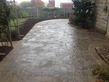 Paver patio with border